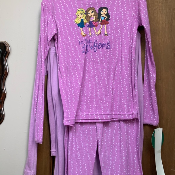 ⬇️⚠️⬇️New set of 2 size 10 girls “ lil bratz “ pjs - Picture 3 of 4
